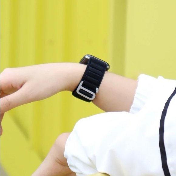 NEW BLACK Loop Adjustable Strap for Apple Watch - Picture 4 of 7